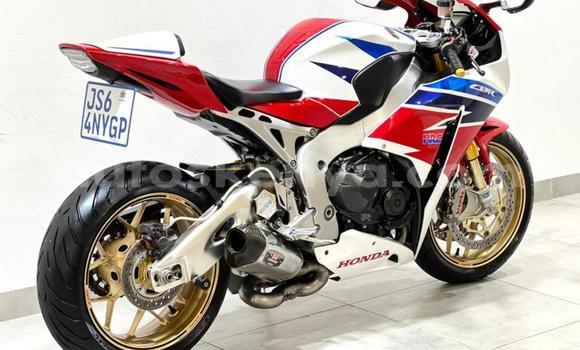 Nunua Ilio tumika Honda CBR 1000 RR Nyingine Bike ndani ya Mombasa nchini Kenya ya Pwani Nunua Ilio tumika Honda CBR 1000 RR Nyingine Bike ndani ya Mombasa nchini Kenya ya Pwani