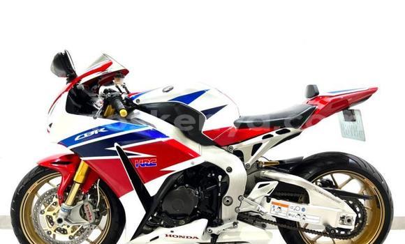 Nunua Ilio tumika Honda CBR 1000 RR Nyingine Bike ndani ya Mombasa nchini Kenya ya Pwani Nunua Ilio tumika Honda CBR 1000 RR Nyingine Bike ndani ya Mombasa nchini Kenya ya Pwani