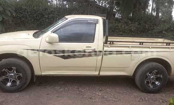 Nunua Ilio tumika Isuzu Dmax Beige Lori ndani ya Nairobi nchini Nairobi