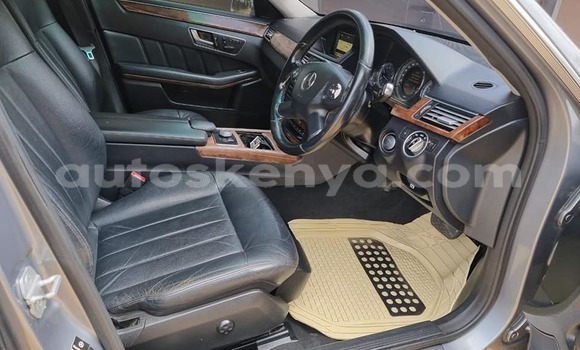 Oofamaa Mercedes-Benz E-Classe Silver Makiinaa iti Nairobi keessatti Nairobi keessatti Oofamaa Mercedes-Benz E-Classe Silver Makiinaa iti Nairobi keessatti Nairobi keessatti