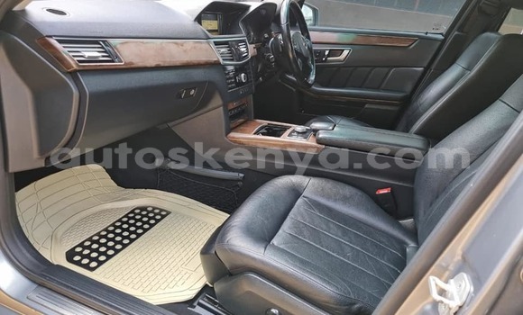 Oofamaa Mercedes-Benz E-Classe Silver Makiinaa iti Nairobi keessatti Nairobi keessatti Oofamaa Mercedes-Benz E-Classe Silver Makiinaa iti Nairobi keessatti Nairobi keessatti