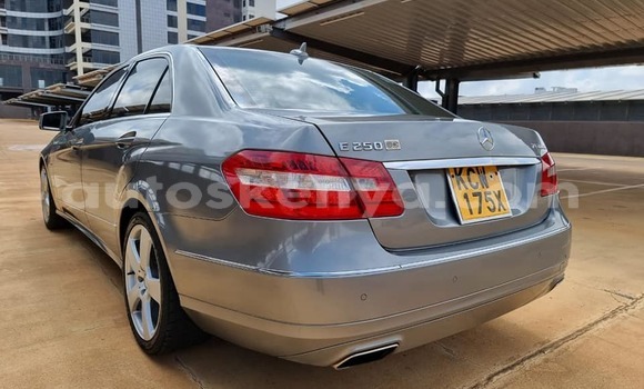 Oofamaa Mercedes-Benz E-Classe Silver Makiinaa iti Nairobi keessatti Nairobi keessatti Oofamaa Mercedes-Benz E-Classe Silver Makiinaa iti Nairobi keessatti Nairobi keessatti