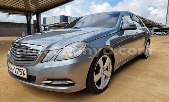 Oofamaa Mercedes-Benz E-Classe Silver Makiinaa iti Nairobi keessatti Nairobi keessatti Oofamaa Mercedes-Benz E-Classe Silver Makiinaa iti Nairobi keessatti Nairobi keessatti