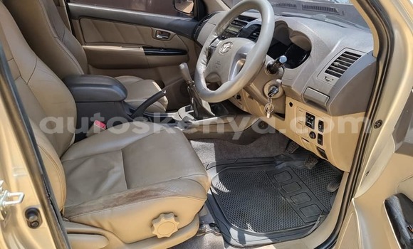 Oofamaa Toyota Fortuner Silver Makiinaa iti Nairobi keessatti Nairobi keessatti Oofamaa Toyota Fortuner Silver Makiinaa iti Nairobi keessatti Nairobi keessatti