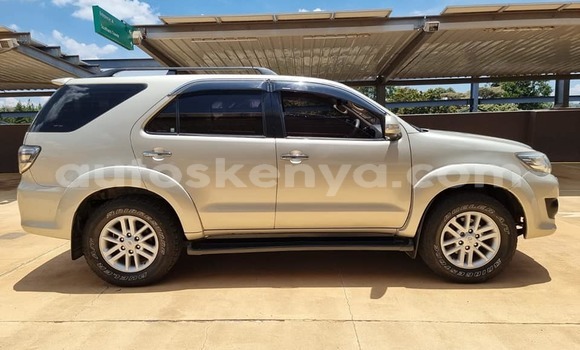 Oofamaa Toyota Fortuner Silver Makiinaa iti Nairobi keessatti Nairobi keessatti Oofamaa Toyota Fortuner Silver Makiinaa iti Nairobi keessatti Nairobi keessatti