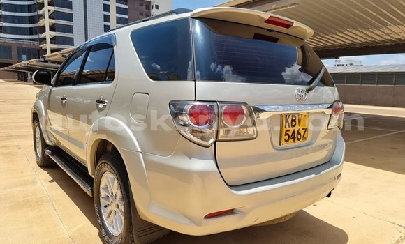 Oofamaa Toyota Fortuner Silver Makiinaa iti Nairobi keessatti Nairobi keessatti Oofamaa Toyota Fortuner Silver Makiinaa iti Nairobi keessatti Nairobi keessatti
