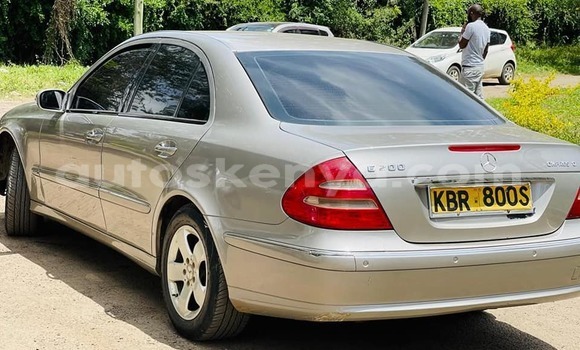 Oofamaa Mercedes-Benz E-Classe Beige Makiinaa iti Nairobi keessatti Nairobi keessatti Oofamaa Mercedes-Benz E-Classe Beige Makiinaa iti Nairobi keessatti Nairobi keessatti
