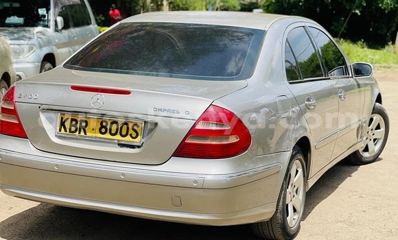 Oofamaa Mercedes-Benz E-Classe Beige Makiinaa iti Nairobi keessatti Nairobi keessatti Oofamaa Mercedes-Benz E-Classe Beige Makiinaa iti Nairobi keessatti Nairobi keessatti