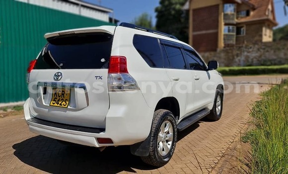 Oofamaa Toyota Land Cruiser Prado White Makiinaa iti Nairobi keessatti Nairobi keessatti Oofamaa Toyota Land Cruiser Prado White Makiinaa iti Nairobi keessatti Nairobi keessatti
