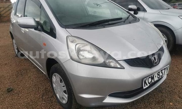 Nunua Ilio tumika Honda Fit Fedha Gari ndani ya Nairobi nchini Nairobi