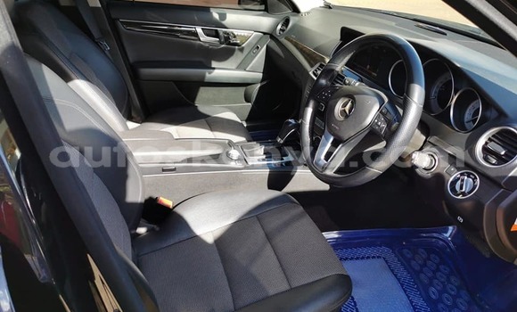 Oofamaa Mercedes-Benz C-Classe Black Makiinaa iti Nairobi keessatti Nairobi keessatti Oofamaa Mercedes-Benz C-Classe Black Makiinaa iti Nairobi keessatti Nairobi keessatti