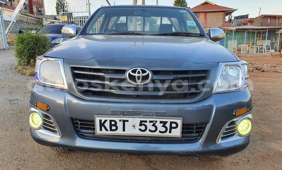 Nunua Ilio tumika Toyota Hilux Bluu Gari ndani ya Nairobi nchini Nairobi