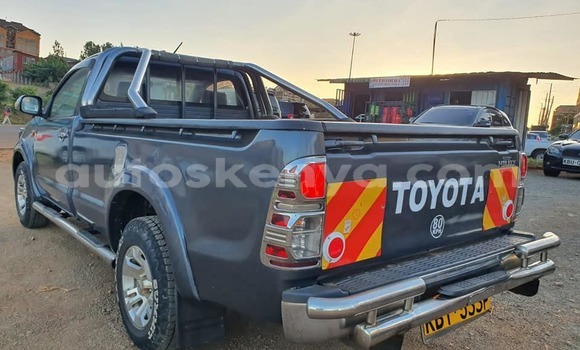 Oofamaa Toyota Hilux Blue Makiinaa iti Nairobi keessatti Nairobi keessatti Oofamaa Toyota Hilux Blue Makiinaa iti Nairobi keessatti Nairobi keessatti