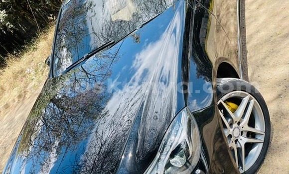 Nunua Ilio tumika Mercedes-Benz E-Classe Nyeusi Gari ndani ya Nairobi nchini Nairobi
