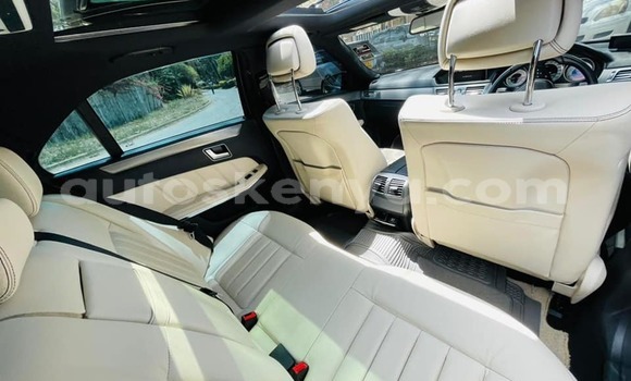 Oofamaa Mercedes-Benz E-Classe Black Makiinaa iti Nairobi keessatti Nairobi keessatti Oofamaa Mercedes-Benz E-Classe Black Makiinaa iti Nairobi keessatti Nairobi keessatti