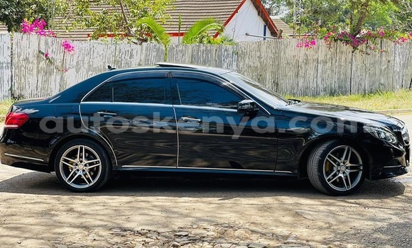 Oofamaa Mercedes-Benz E-Classe Black Makiinaa iti Nairobi keessatti Nairobi keessatti Oofamaa Mercedes-Benz E-Classe Black Makiinaa iti Nairobi keessatti Nairobi keessatti