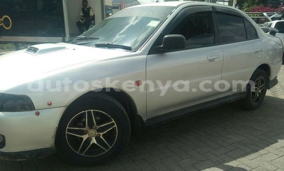 Oofamaa Mitsubishi Lancer Silver Makiinaa iti Nairobi keessatti Nairobi keessatti