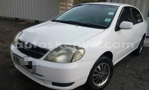 Oofamaa Toyota Corolla White Makiinaa iti Nairobi keessatti Nairobi keessatti