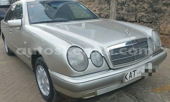 Oofamaa Mercedes‒Benz E–Class Silver Makiinaa iti Nairobi keessatti Nairobi keessatti Oofamaa Mercedes‒Benz E–Class Silver Makiinaa iti Nairobi keessatti Nairobi keessatti