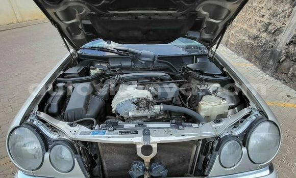 Oofamaa Mercedes‒Benz E–Class Silver Makiinaa iti Nairobi keessatti Nairobi keessatti Oofamaa Mercedes‒Benz E–Class Silver Makiinaa iti Nairobi keessatti Nairobi keessatti