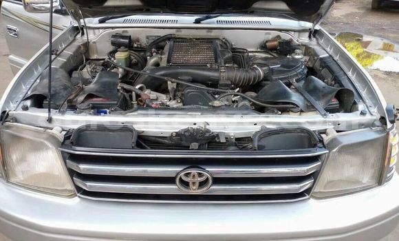 Nunua Ilio tumika Toyota Land Cruiser Prado Fedha Gari ndani ya Nairobi nchini Nairobi Nunua Ilio tumika Toyota Land Cruiser Prado Fedha Gari ndani ya Nairobi nchini Nairobi