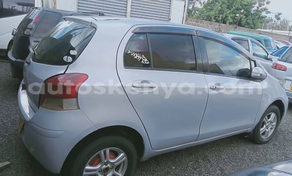 Oofamaa Toyota Vitz Blue Makiinaa iti Nairobi keessatti Nairobi keessatti