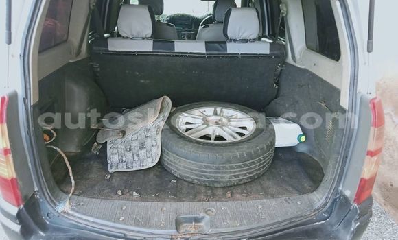 Nunua Ilio tumika Toyota Succeed Bluu Gari ndani ya Nairobi nchini Nairobi Nunua Ilio tumika Toyota Succeed Bluu Gari ndani ya Nairobi nchini Nairobi