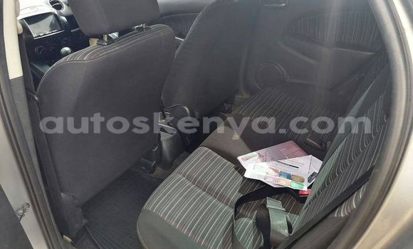 Nunua Ilio tumika Mazda Demio Fedha Gari ndani ya Nairobi nchini Nairobi Nunua Ilio tumika Mazda Demio Fedha Gari ndani ya Nairobi nchini Nairobi