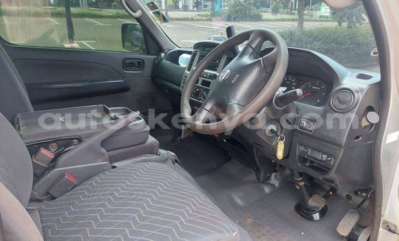 Nunua Ilio tumika Nissan Caravan Fedha Gari ndani ya Nairobi nchini Nairobi Nunua Ilio tumika Nissan Caravan Fedha Gari ndani ya Nairobi nchini Nairobi