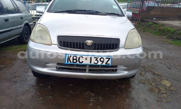 Nunua Ilio tumika Toyota Vitz Fedha Gari ndani ya Nairobi nchini Nairobi