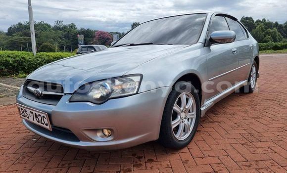 Oofamaa Subaru Legacy Silver Makiinaa iti Nairobi keessatti Nairobi keessatti