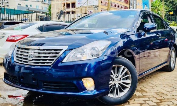 Nunua Ilio tumika Toyota Crown Bluu Gari ndani ya Nairobi nchini Nairobi
