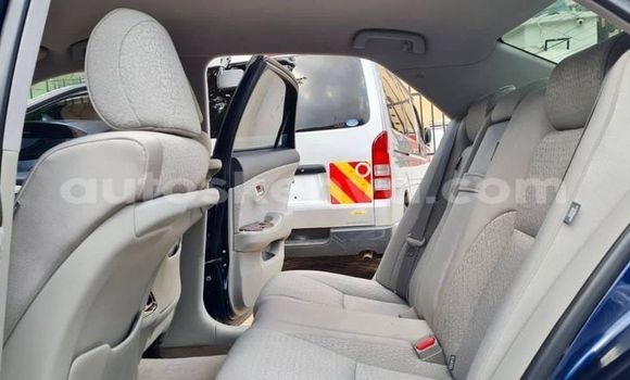 Nunua Ilio tumika Toyota Crown Bluu Gari ndani ya Nairobi nchini Nairobi Nunua Ilio tumika Toyota Crown Bluu Gari ndani ya Nairobi nchini Nairobi