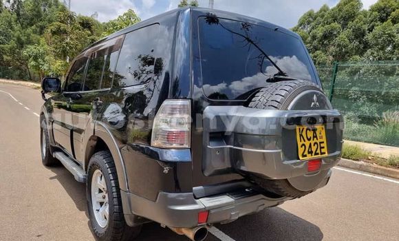 Oofamaa Mitsubishi Pajero Black Makiinaa iti Nairobi keessatti Nairobi keessatti