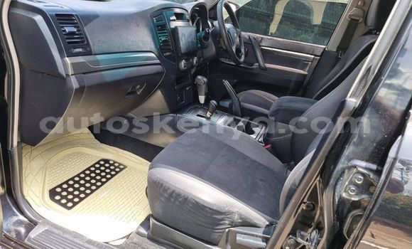 Nunua Ilio tumika Mitsubishi Pajero Nyeusi Gari ndani ya Nairobi nchini Nairobi Nunua Ilio tumika Mitsubishi Pajero Nyeusi Gari ndani ya Nairobi nchini Nairobi