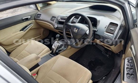 Nunua Ilio tumika Honda Civic Fedha Gari ndani ya Nairobi nchini Nairobi Nunua Ilio tumika Honda Civic Fedha Gari ndani ya Nairobi nchini Nairobi