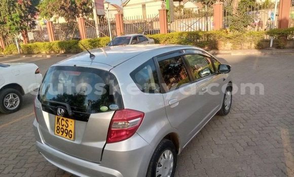 Nunua Ilio tumika Honda Fit Fedha Gari ndani ya Nairobi nchini Nairobi Nunua Ilio tumika Honda Fit Fedha Gari ndani ya Nairobi nchini Nairobi