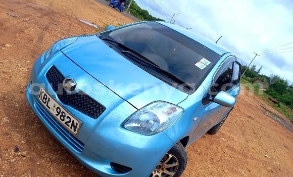 Nunua Ilio tumika Toyota Vitz Bluu Gari ndani ya Nairobi nchini Nairobi