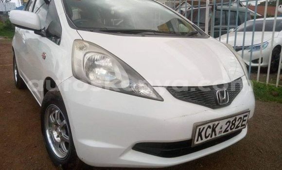 Nunua Ilio tumika Honda Fit Nyeupe Gari ndani ya Nairobi nchini Nairobi Nunua Ilio tumika Honda Fit Nyeupe Gari ndani ya Nairobi nchini Nairobi