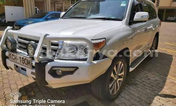 Oofamaa Toyota Land Cruiser White Makiinaa iti Nairobi keessatti Nairobi keessatti Oofamaa Toyota Land Cruiser White Makiinaa iti Nairobi keessatti Nairobi keessatti