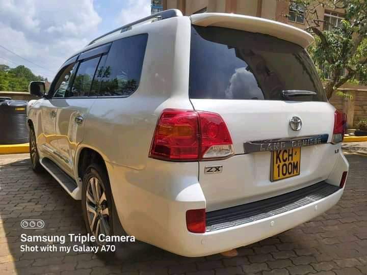 Buy used toyota land cruiser white car in nairobi in nairobi