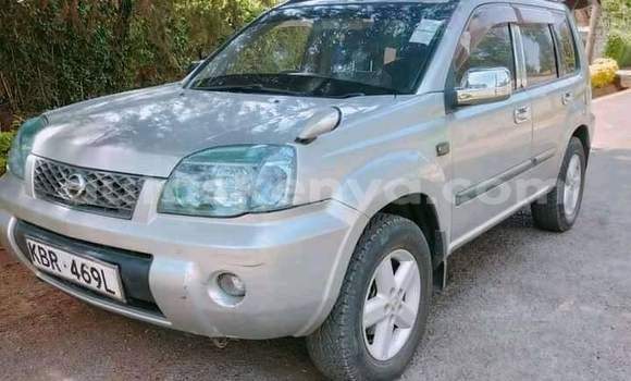 Oofamaa Nissan X–Trail Silver Makiinaa iti Nairobi keessatti Nairobi keessatti