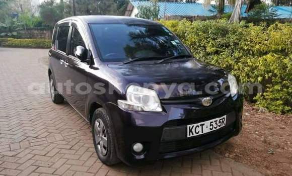 Oofamaa Toyota Sienta Blue Makiinaa iti Nairobi keessatti Nairobi keessatti