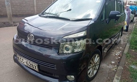 Oofamaa Toyota Voxy Black Makiinaa iti Nairobi keessatti Nairobi keessatti