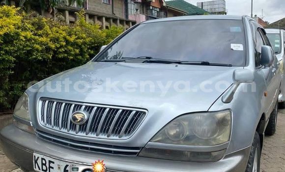 Oofamaa Toyota Harrier Blue Makiinaa iti Nairobi keessatti Nairobi keessatti