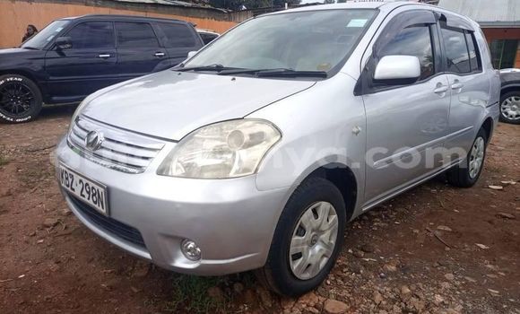 Oofamaa Toyota Raum Silver Makiinaa iti Kiambu keessatti Central Kenya keessatti