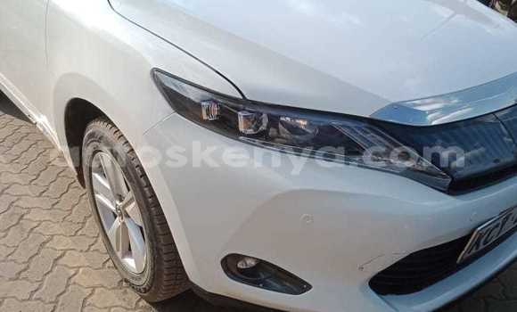 Oofamaa Toyota Harrier White Makiinaa iti Nairobi keessatti Nairobi keessatti