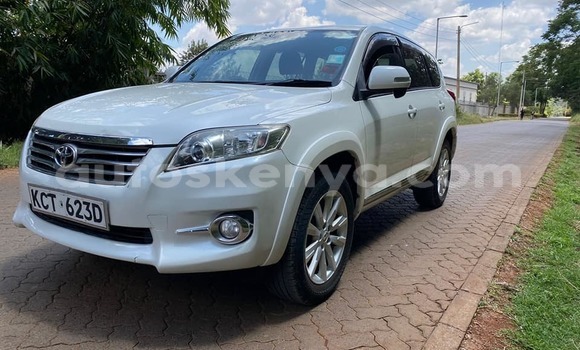 Nunua Ilio tumika Toyota Vanguard Nyeupe Gari ndani ya Nairobi nchini Nairobi