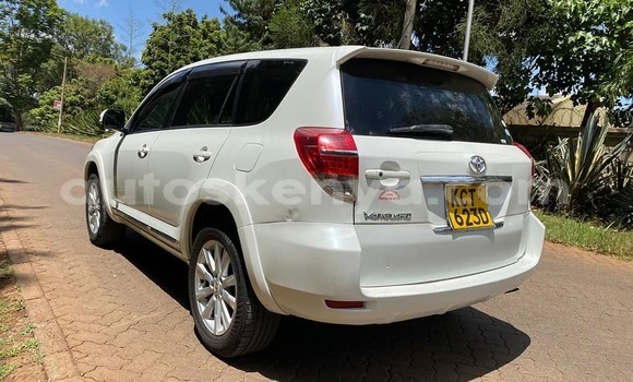 Oofamaa Toyota Vanguard White Makiinaa iti Nairobi keessatti Nairobi keessatti Oofamaa Toyota Vanguard White Makiinaa iti Nairobi keessatti Nairobi keessatti