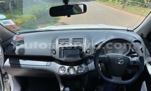 Oofamaa Toyota Vanguard White Makiinaa iti Nairobi keessatti Nairobi keessatti Oofamaa Toyota Vanguard White Makiinaa iti Nairobi keessatti Nairobi keessatti